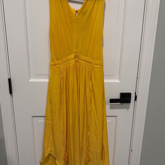 Tahari Dresses & Skirts - Tahari sun dress